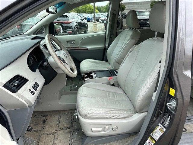 2011 Toyota Sienna XLE V6