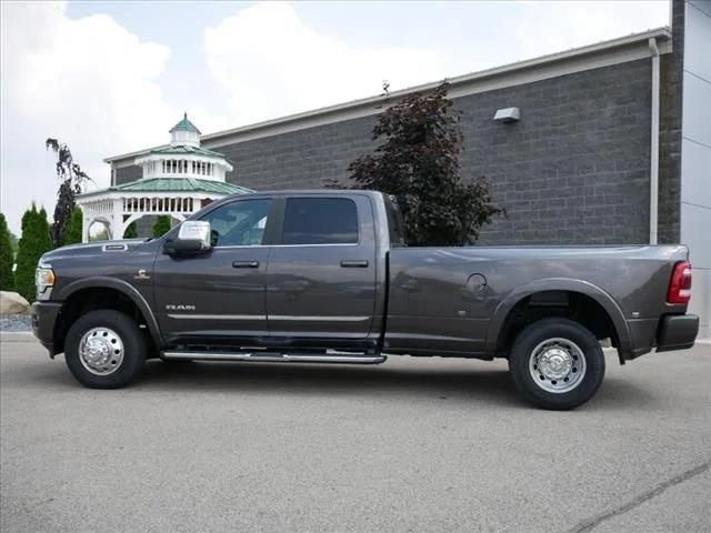 2024 RAM Ram 3500 RAM 3500 LIMITED CREW CAB 4X4 8 BOX