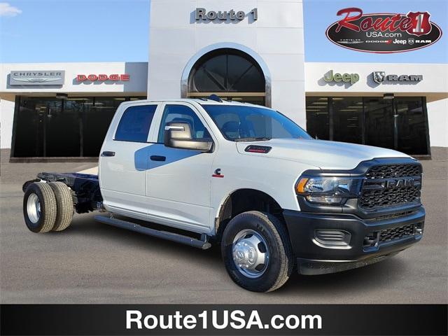 2023 RAM Ram 3500 Chassis Cab RAM 3500 TRADESMAN CREW CAB CHASSIS 4X4 60 CA