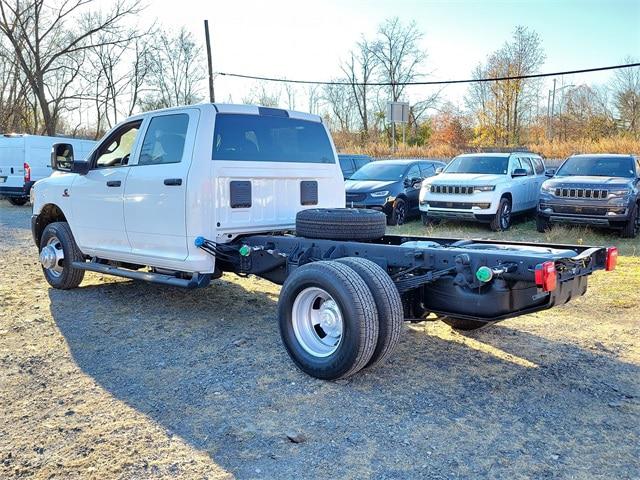 2023 RAM Ram 3500 Chassis Cab RAM 3500 TRADESMAN CREW CAB CHASSIS 4X4 60 CA