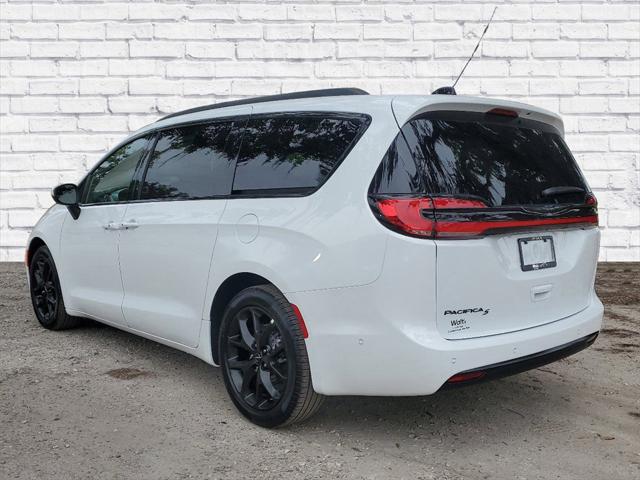 2023 Chrysler Pacifica PACIFICA TOURING L