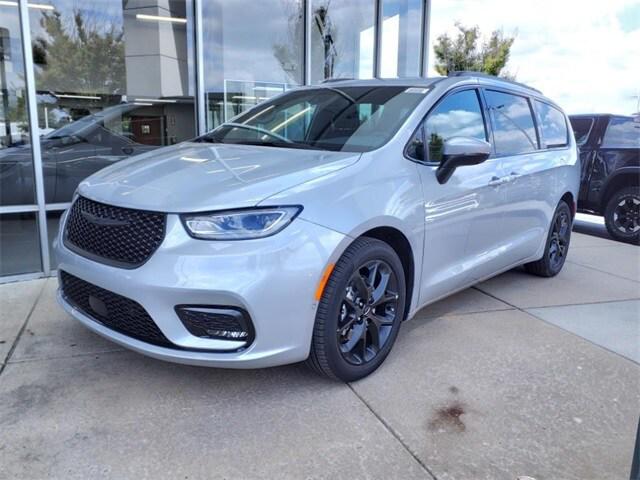 2023 Chrysler Pacifica PACIFICA TOURING L