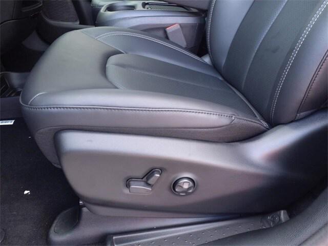 2023 Chrysler Pacifica PACIFICA TOURING L