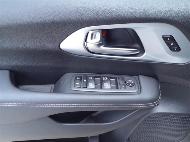 2023 Chrysler Pacifica PACIFICA TOURING L
