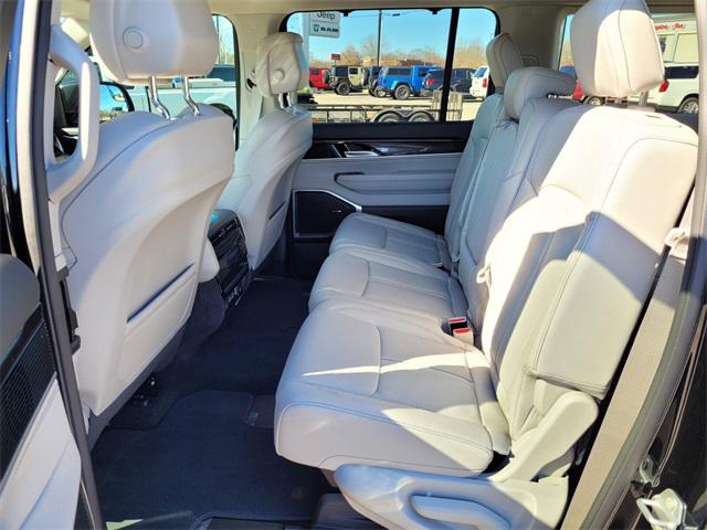 2024 Jeep Wagoneer Unknown