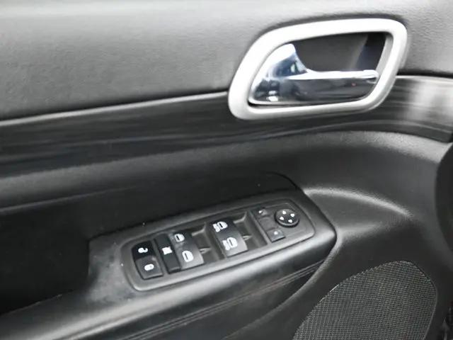 2022 Jeep Grand Cherokee Laredo E 4x4