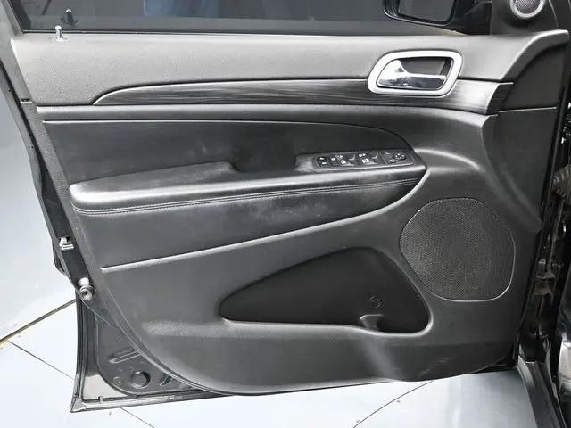 2022 Jeep Grand Cherokee Laredo E 4x4
