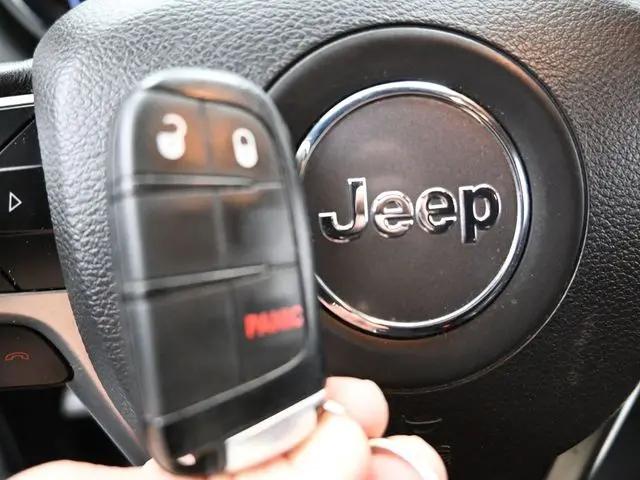 2022 Jeep Grand Cherokee Laredo E 4x4