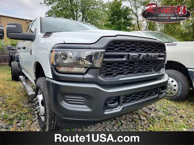 2023 RAM Ram 3500 Chassis Cab RAM 3500 TRADESMAN CREW CAB CHASSIS 4X4 60 CA