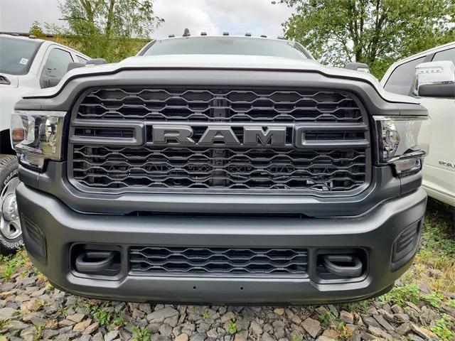 2023 RAM Ram 3500 Chassis Cab RAM 3500 TRADESMAN CREW CAB CHASSIS 4X4 60 CA