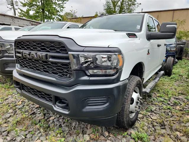 2023 RAM Ram 3500 Chassis Cab RAM 3500 TRADESMAN CREW CAB CHASSIS 4X4 60 CA