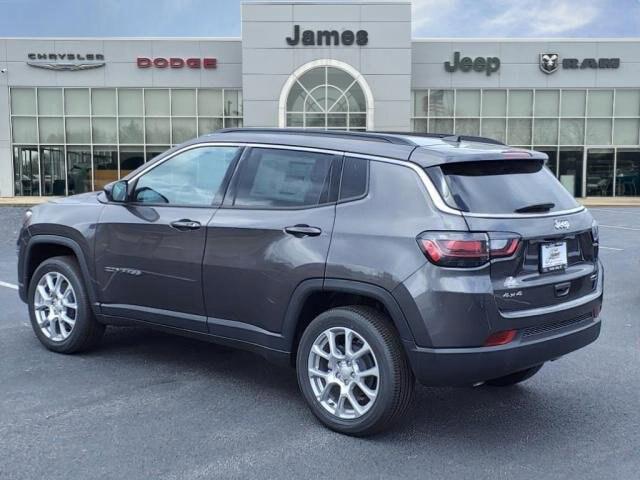 2023 Jeep Compass COMPASS LATITUDE LUX 4X4