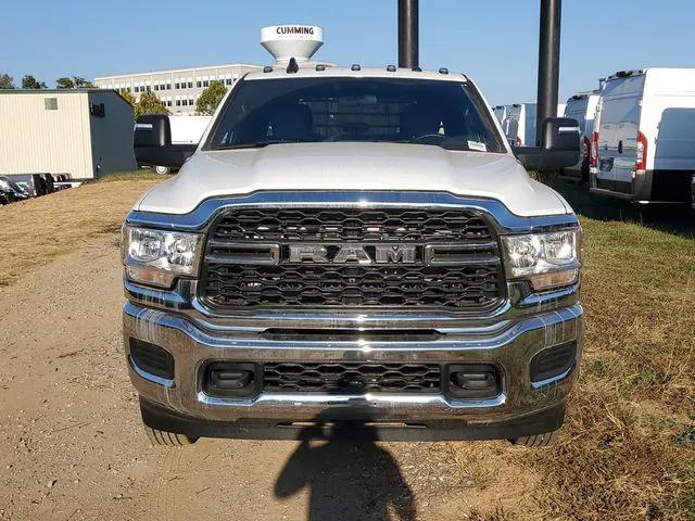 2024 RAM Ram 3500 Chassis Cab RAM 3500 TRADESMAN CREW CAB CHASSIS 4X4 60 CA