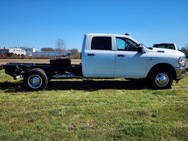 2024 RAM Ram 3500 Chassis Cab RAM 3500 TRADESMAN CREW CAB CHASSIS 4X4 60 CA