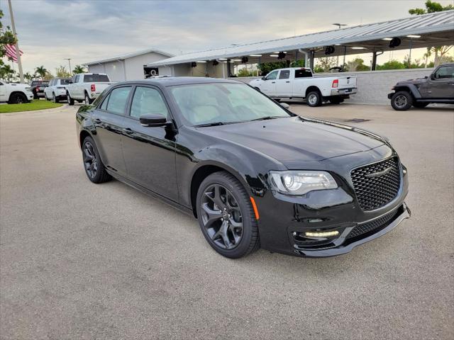 2023 Chrysler Chrysler 300 300 TOURING L RWD