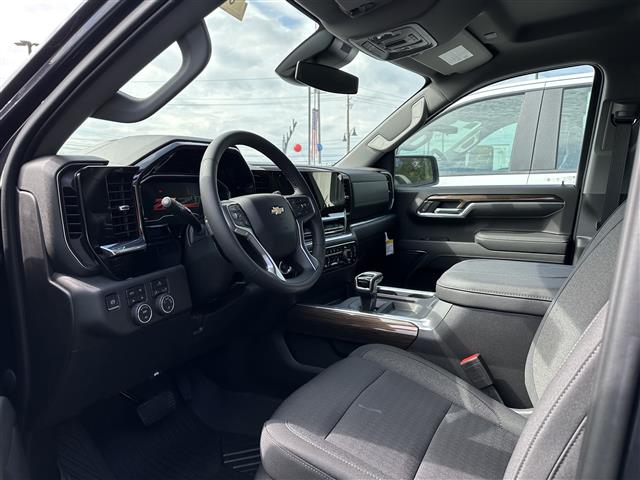 2023 Chevrolet Silverado 1500 4WD Crew Cab Standard Bed LT