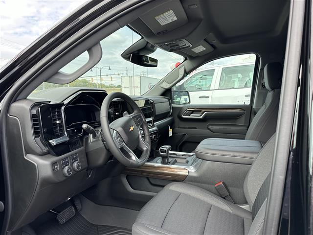 2023 Chevrolet Silverado 1500 4WD Crew Cab Standard Bed LT