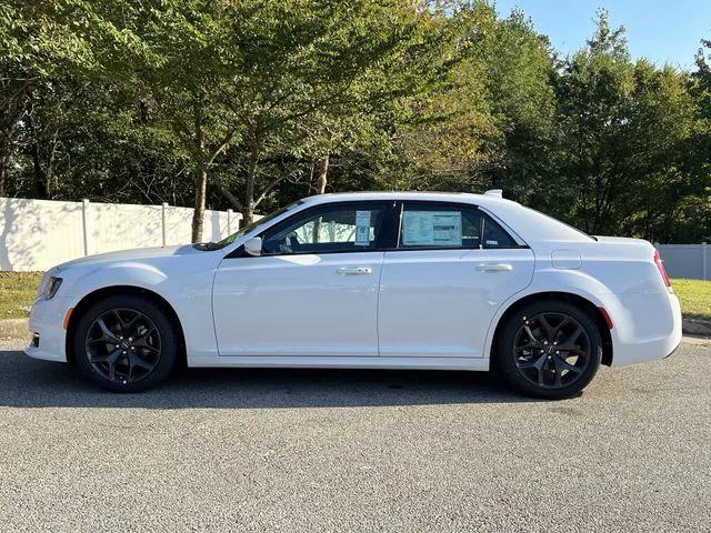 2023 Chrysler Chrysler 300 300 TOURING L RWD