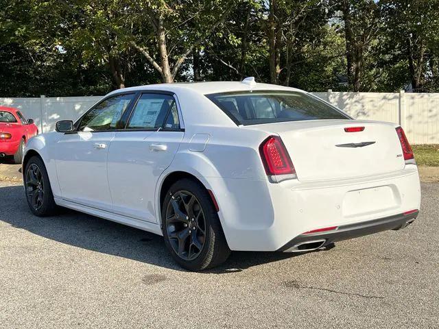 2023 Chrysler Chrysler 300 300 TOURING L RWD