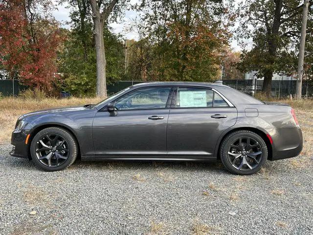 2023 Chrysler Chrysler 300 300 TOURING L RWD