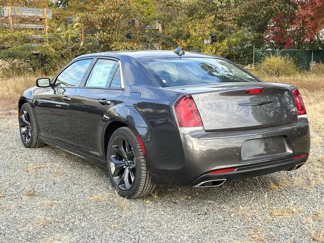 2023 Chrysler Chrysler 300 300 TOURING L RWD