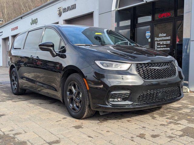 2023 Chrysler Pacifica Hybrid PACIFICA PLUG-IN HYBRID TOURING L