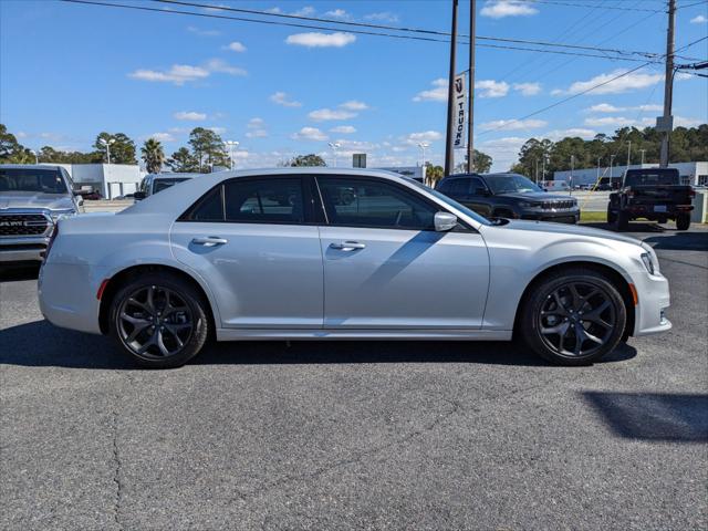 2023 Chrysler Chrysler 300 300 TOURING L RWD