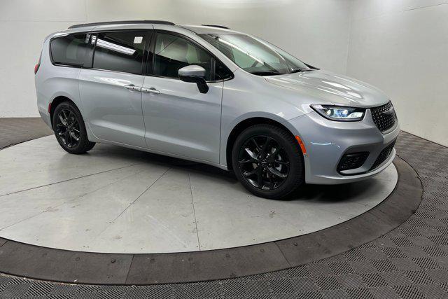 2023 Chrysler Pacifica PACIFICA TOURING L