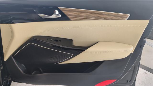 2017 Kia Cadenza Premium