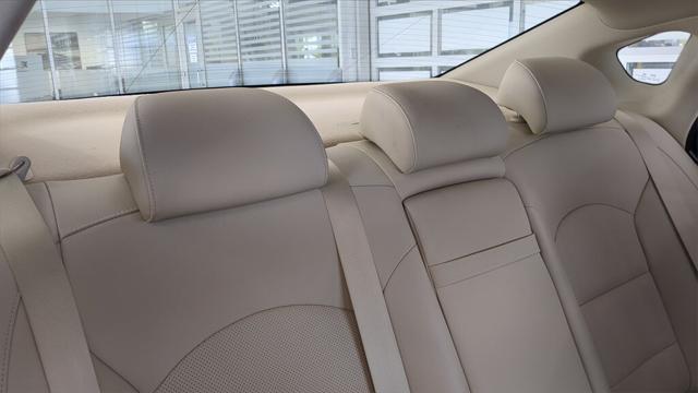 2017 Kia Cadenza Premium