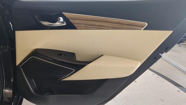 2017 Kia Cadenza Premium