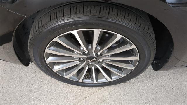 2017 Kia Cadenza Premium