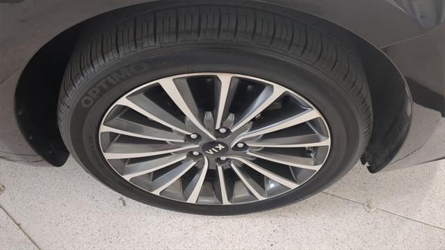 2017 Kia Cadenza Premium