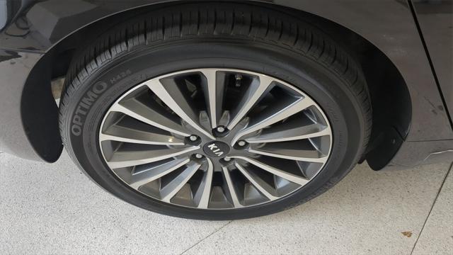 2017 Kia Cadenza Premium