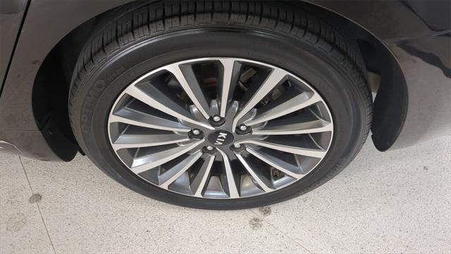 2017 Kia Cadenza Premium