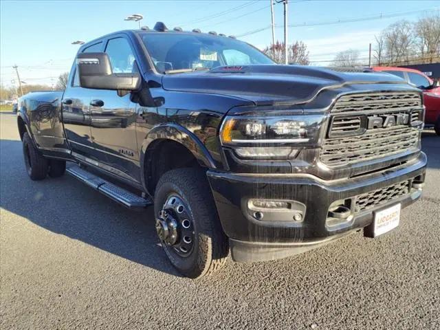 2024 RAM Ram 3500 RAM 3500 LIMITED CREW CAB 4X4 8 BOX