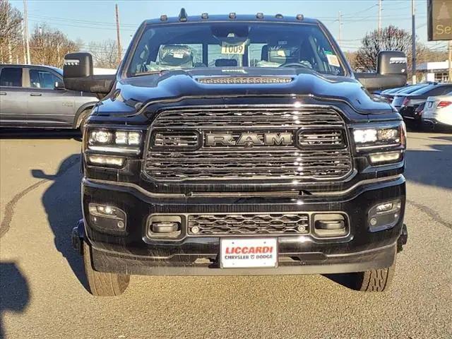2024 RAM Ram 3500 RAM 3500 LIMITED CREW CAB 4X4 8 BOX