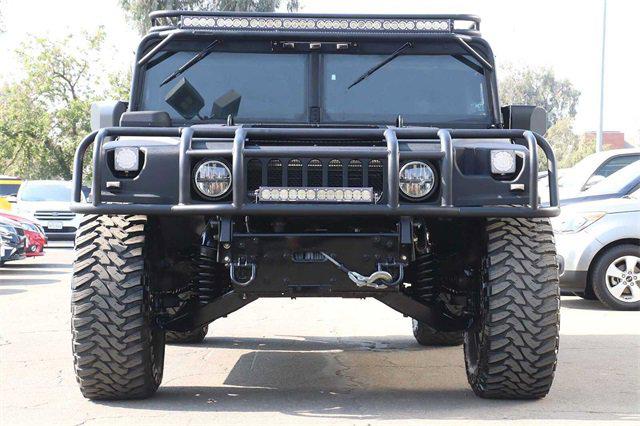 2006 HUMMER H1 Enclosed