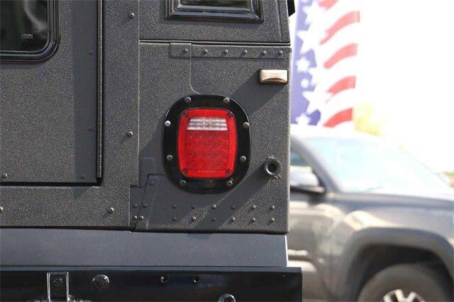 2006 HUMMER H1 Enclosed