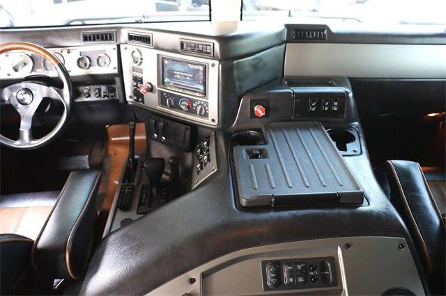 2006 HUMMER H1 Enclosed