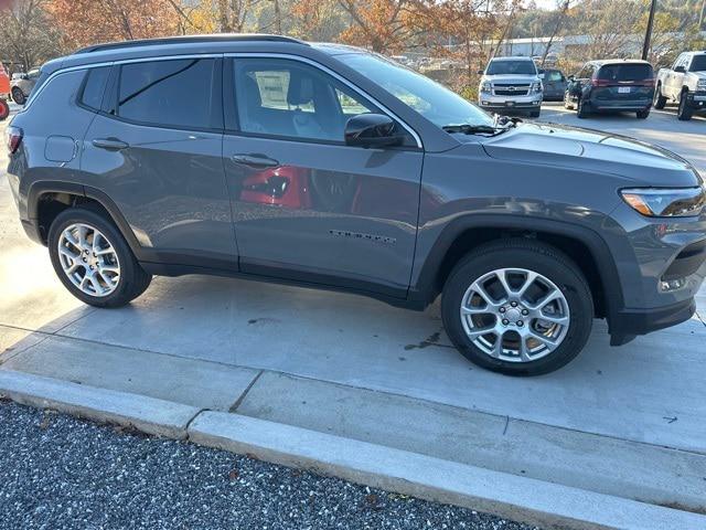 2024 Jeep Compass COMPASS LATITUDE LUX 4X4