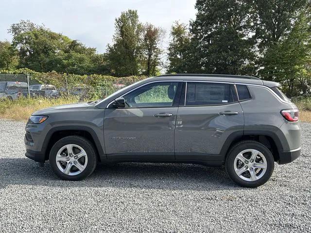 2024 Jeep Compass COMPASS LATITUDE 4X4