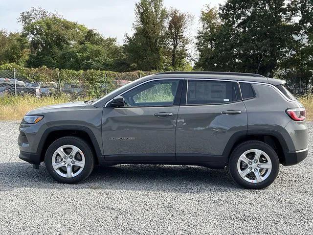 2024 Jeep Compass COMPASS LATITUDE 4X4