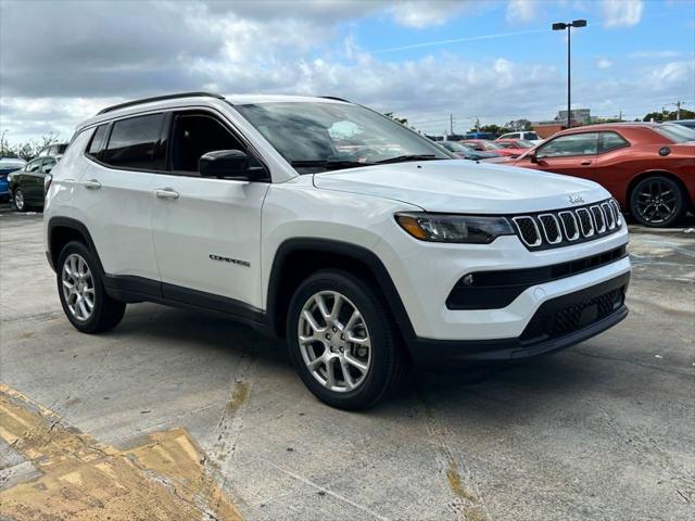 2024 Jeep Compass COMPASS LATITUDE LUX 4X4