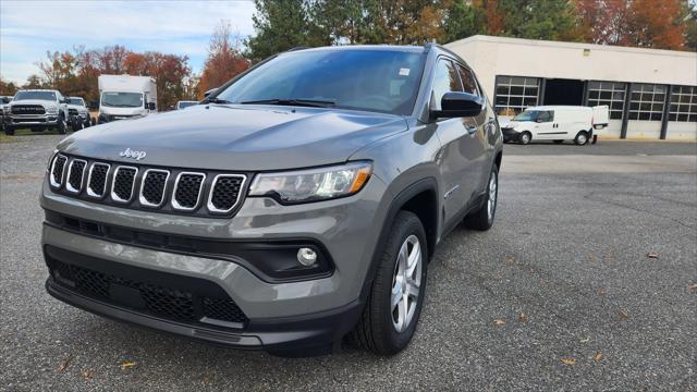 2024 Jeep Compass COMPASS LATITUDE 4X4