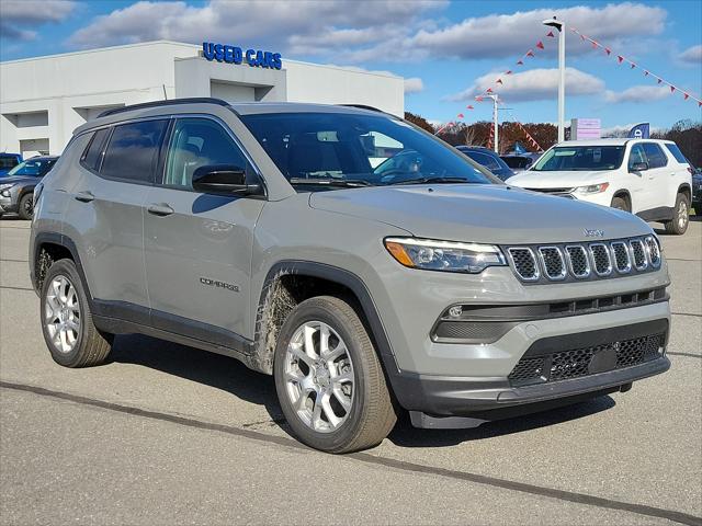 2024 Jeep Compass COMPASS LATITUDE LUX 4X4