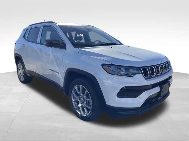 2024 Jeep Compass COMPASS LATITUDE LUX 4X4