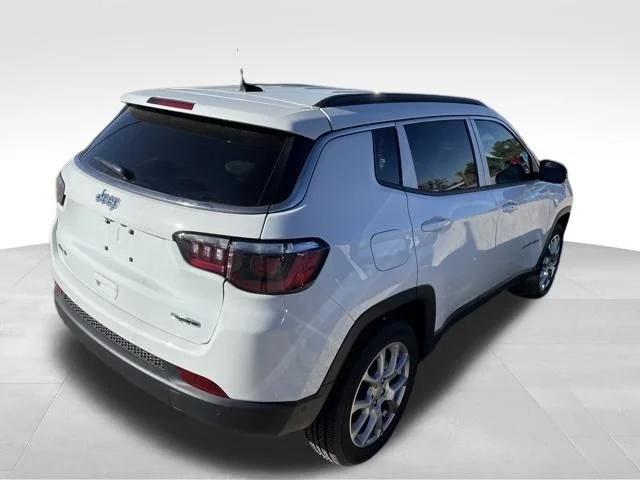 2024 Jeep Compass COMPASS LATITUDE LUX 4X4