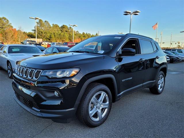 2024 Jeep Compass COMPASS LATITUDE 4X4