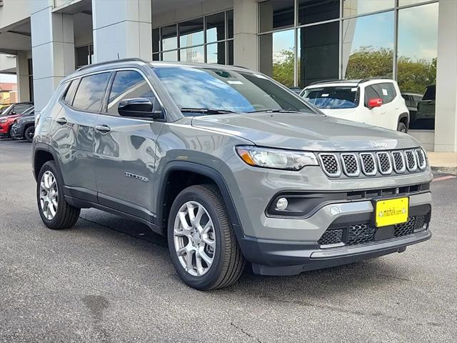 2024 Jeep Compass COMPASS LATITUDE LUX 4X4